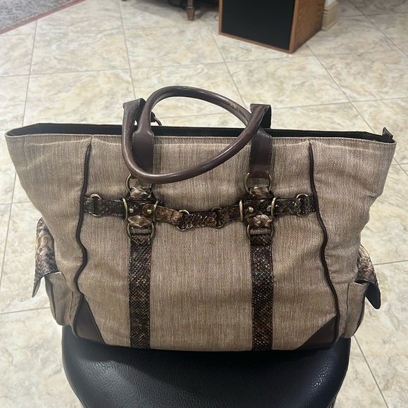 GHURKA - Picture 3 of 16